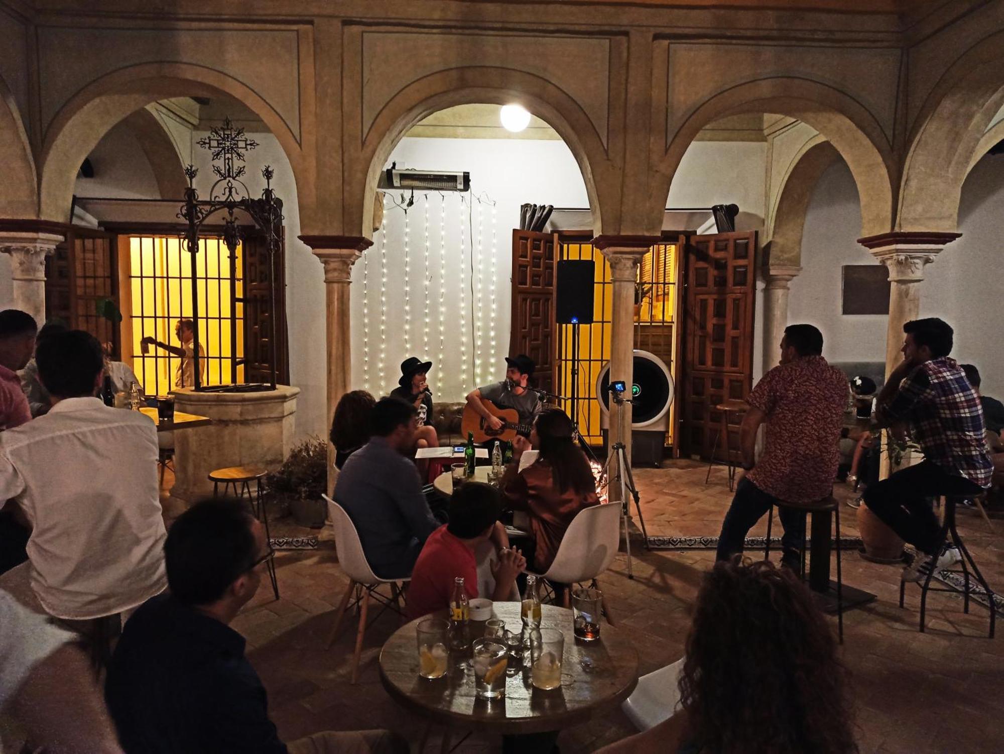 Hostal Cafe Frenteabastos Carmona  Exteriör bild