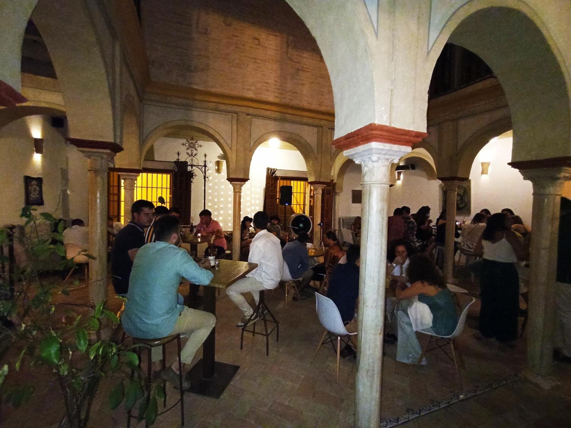 Hostal Cafe Frenteabastos Carmona  Exteriör bild