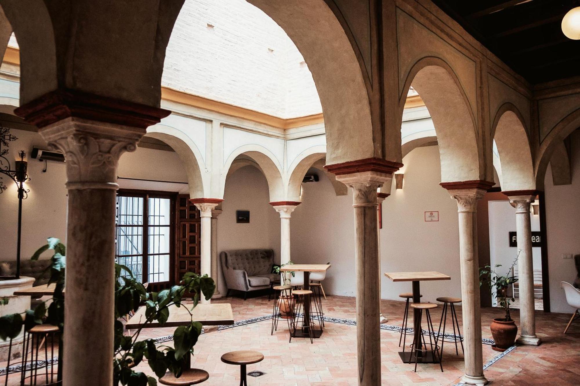 Hostal Cafe Frenteabastos Carmona  Exteriör bild