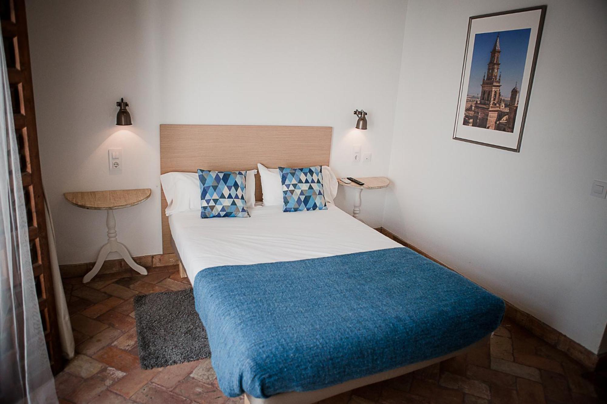Hostal Cafe Frenteabastos Carmona  Exteriör bild