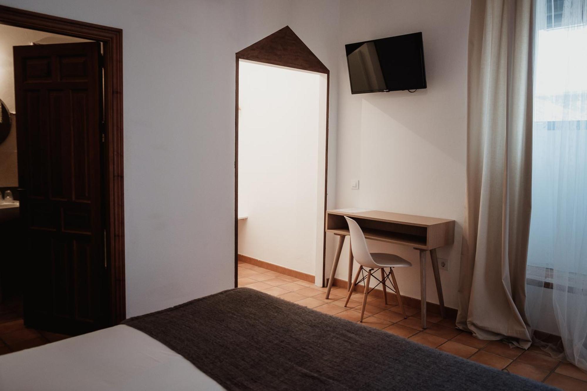 Hostal Cafe Frenteabastos Carmona  Exteriör bild