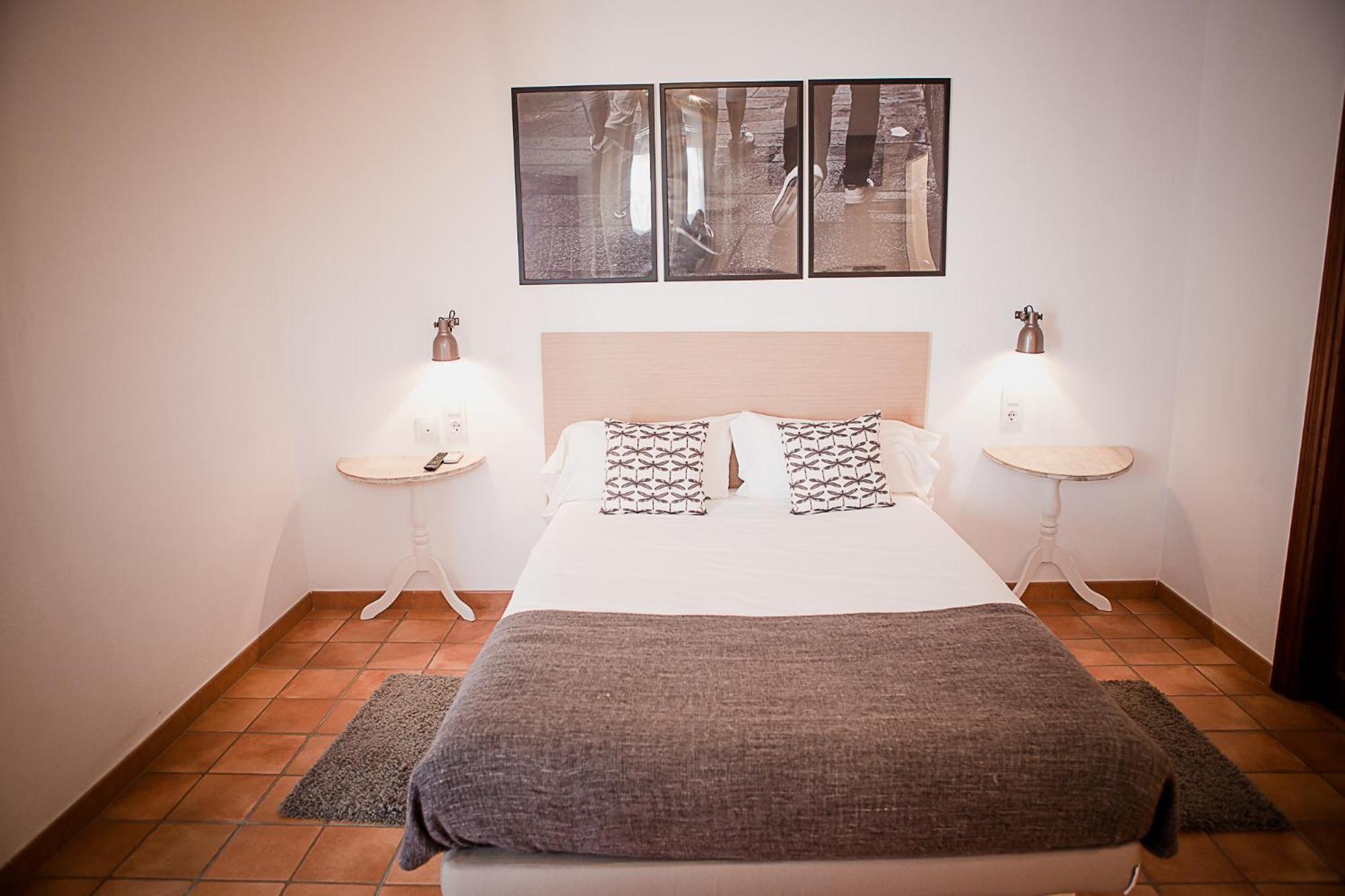Hostal Cafe Frenteabastos Carmona  Exteriör bild